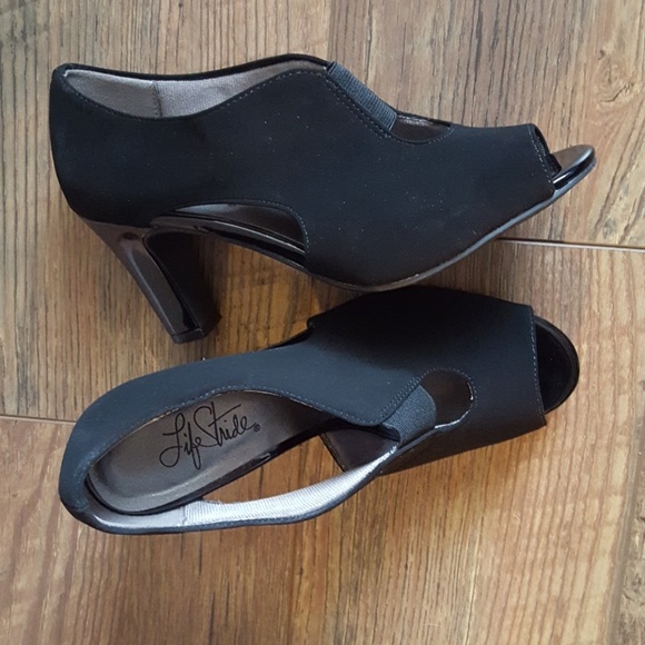 Life Stride Shoes - LOVE THESE ❤❤Life Stride Blk Suedy